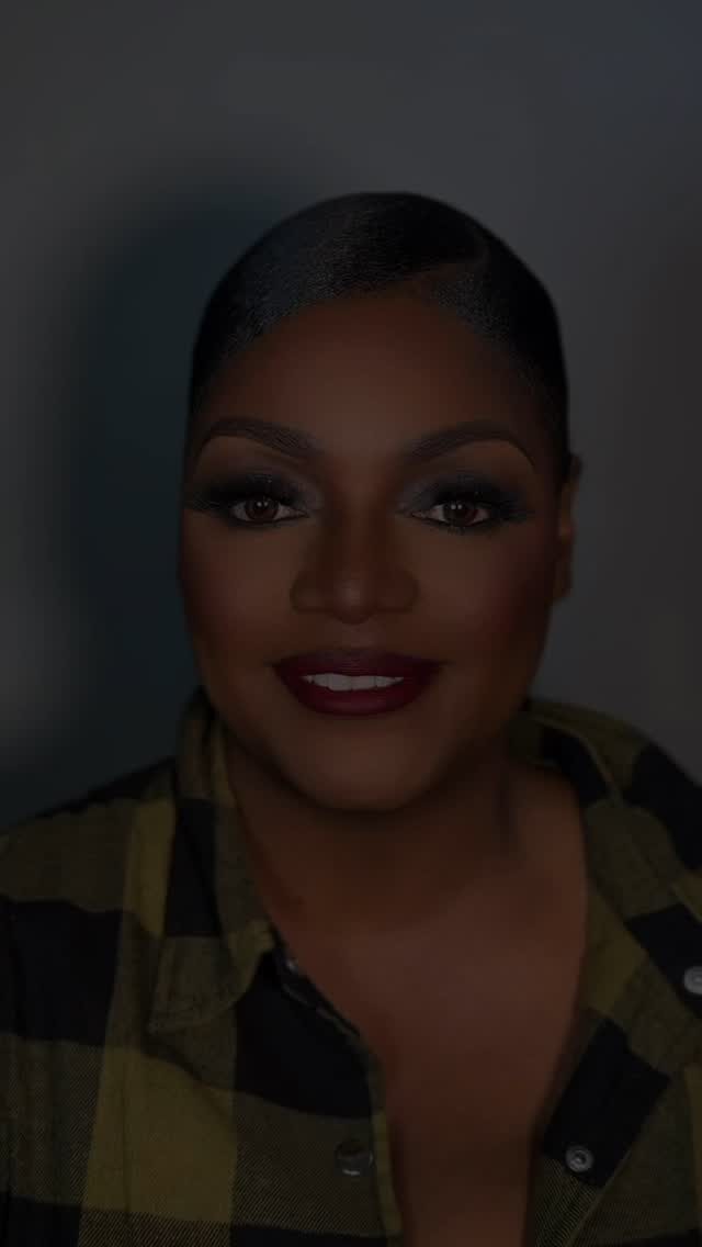 When the glam that speaks luxury and confidence😍😍

Still booking soft glam sessions 

Let’s create magic—DM me to get on the schedule.