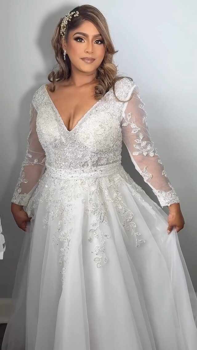 Bridal Glam😍😍😍😍❤️ @kels_vallen 

Ready to feel like the best version of yourself on your big day?  I got you😉 

Skin☑️ Glow☑️ Sweat proof☑️

 Eyeshadow and lipliner @juviasplace 

Brides, hit the DMs or head to my booking link before your date is gone!❤️✨

#makeupartistinconnecticut #connecticutmakeupartist #connecticutbridal #newyorkmakeupartist